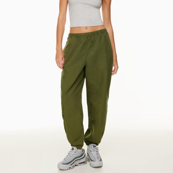 TNA Pants - Aritzia Tna Deploy Parachute Pant Dark Green Size Small